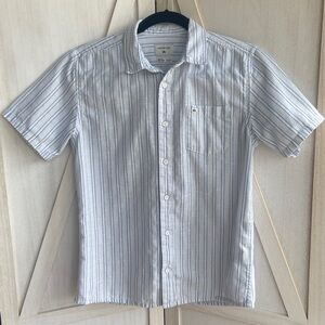 Quiksilver Boys Cotton Blend Striped Shirt
Size L (14) Short Sleeve Button Down
